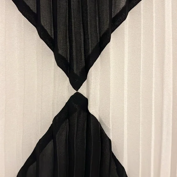 Halogen Chic Two-Tone Pleated Midi Skirt - Size 8 - Picture 6 of 8